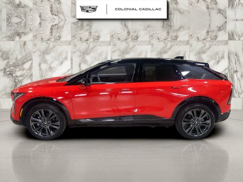 Certified 2025 Cadillac Optiq Sport 2 AWD/4WD image 2