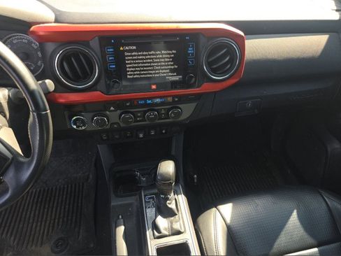 Used 2019 Toyota Tacoma TRD Off-Road image 26