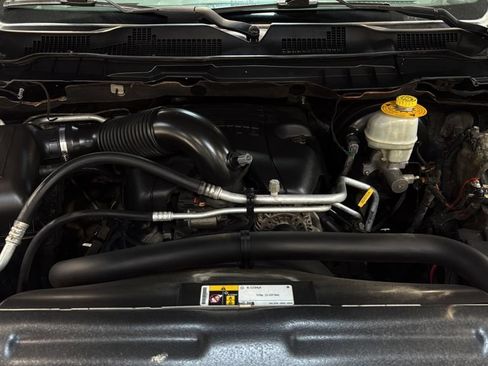 Used 2016 RAM 1500 Classic SLT AWD/4WD image 32