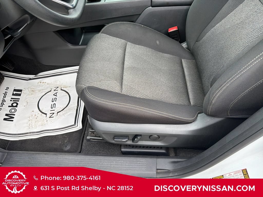 Certified 2024 Nissan Rogue SV FWD image 12