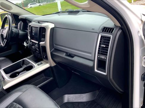 Used 2020 RAM 1500 Classic SLT w/ Luxury Group RWD image 18