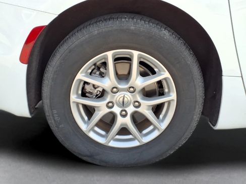 Used 2024 Chrysler Pacifica Touring-L FWD image 7