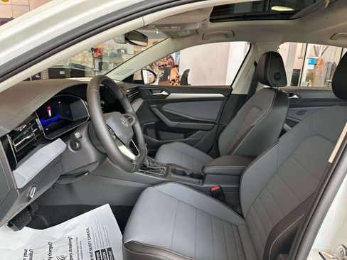 New 2025 Volkswagen Jetta SE FWD image 16
