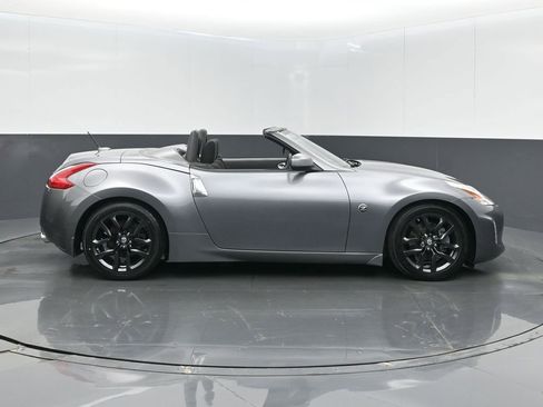Used 2016 Nissan 370Z Roadster image 25