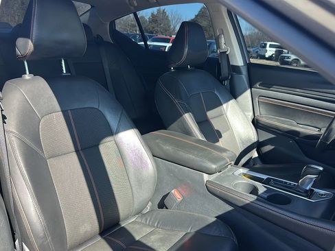 Used 2022 Nissan Altima 2.5 SR w/ Midnight Edition Package image 14