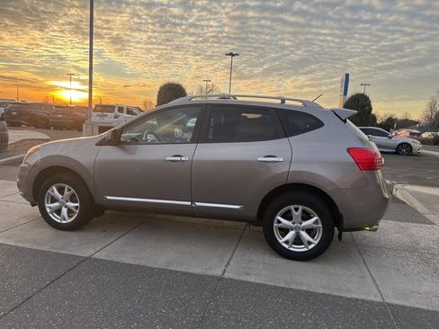 Used 2011 Nissan Rogue SV w/ Premium Pkg image 9