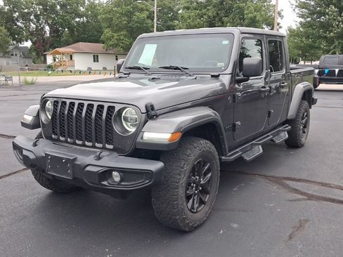Used 2022 Jeep Gladiator Sport AWD/4WD image 2