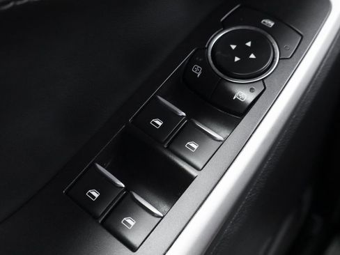 Used 2022 Ford Explorer XLT image 16