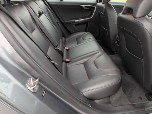 Used 2017 Volvo V60 T5 Premier w/ Convenience Package image 19