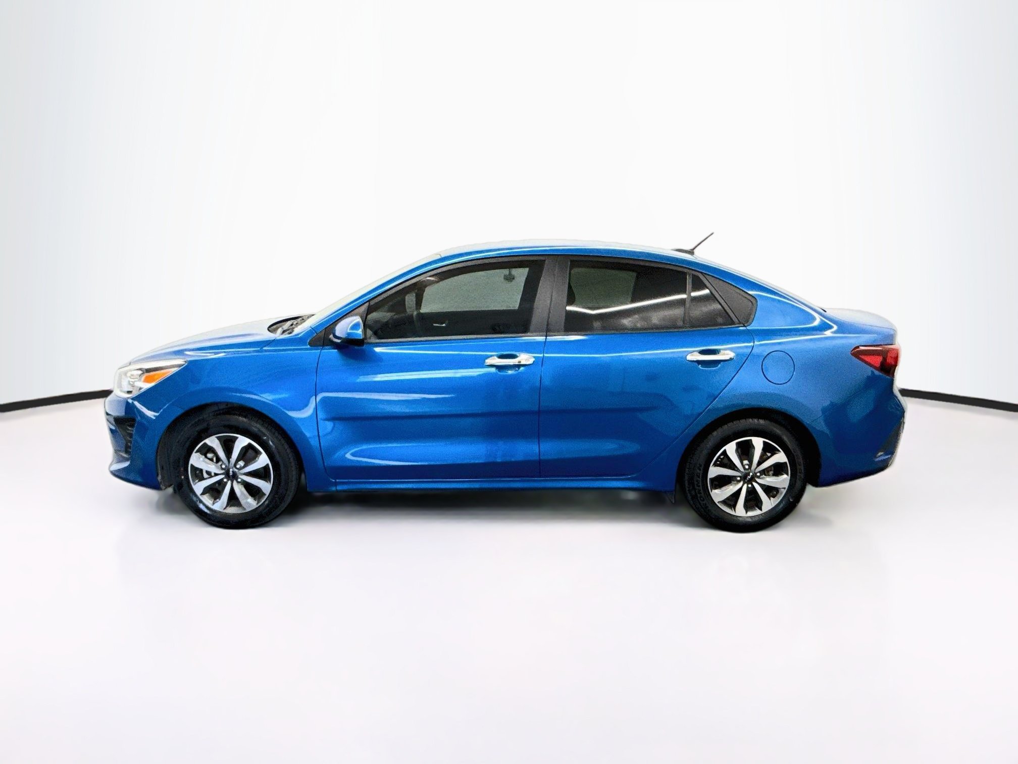 Used 2023 Kia Rio S w/ Technology Package FWD image 4