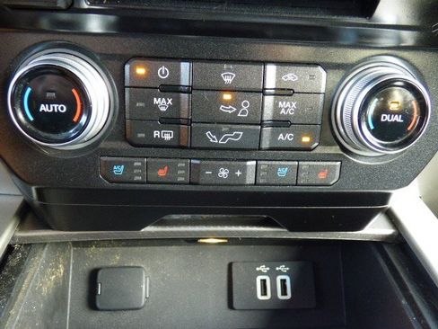 Used 2016 Ford F150 Lariat w/ Equipment Group 502A Luxury image 29