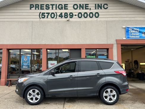 Used 2015 Ford Escape SE w/ Equipment Group 201A image 3