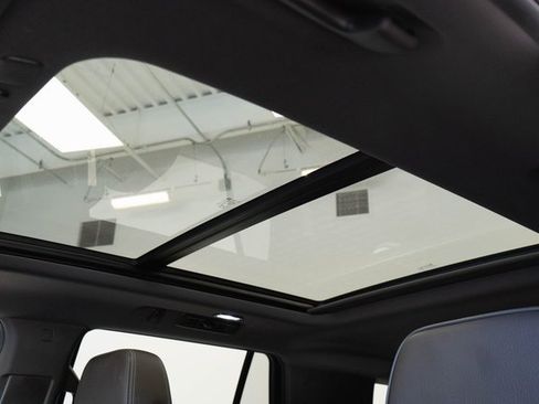 Used 2021 GMC Yukon Denali w/ Denali Premium Package image 5