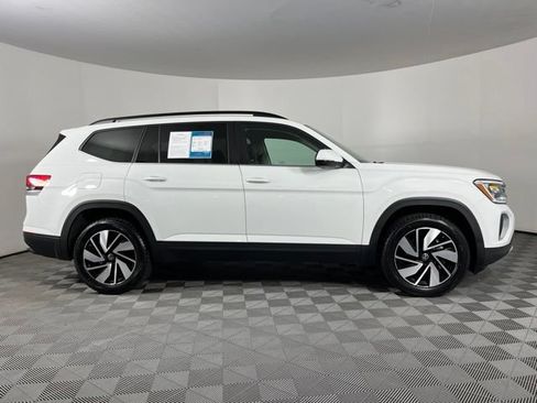 Used 2025 Volkswagen Atlas SE FWD image 13
