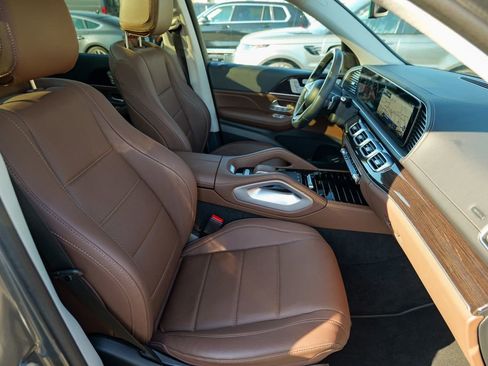 Used 2024 Mercedes-Benz GLS 450 4MATIC image 39