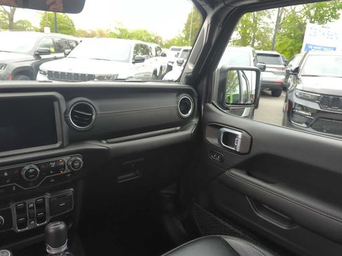 Used 2022 Jeep Wrangler Unlimited Sahara w/ Cold Weather Group AWD/4WD image 29