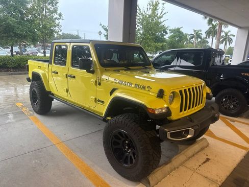 Used 2023 Jeep Gladiator Sport AWD/4WD image 3