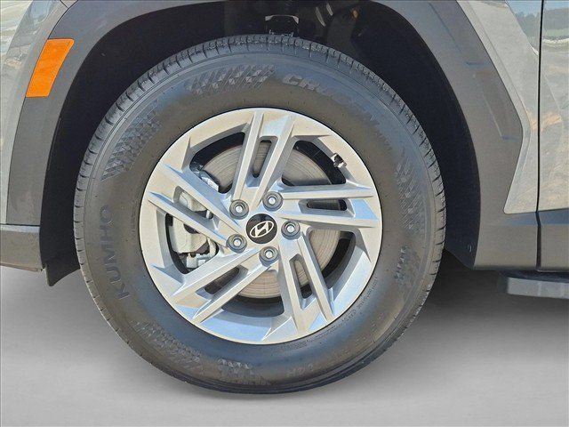 Certified 2025 Hyundai Tucson SE FWD image 24