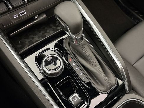 New 2025 GMC Canyon Elevation w/ Convenience Package image 17