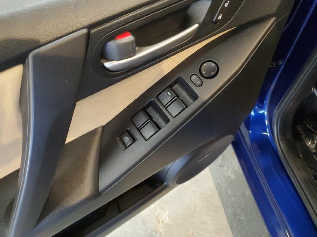 Used 2012 MAZDA MAZDA3 i Touring FWD image 13