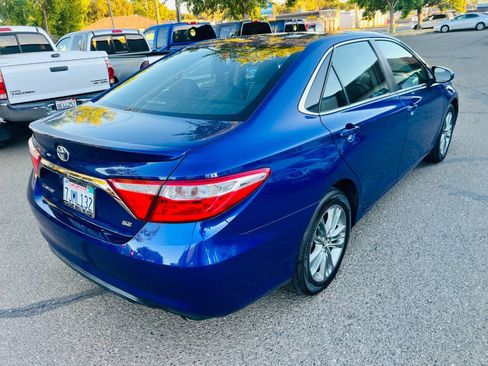 Used 2015 Toyota Camry SE w/ Moonroof Package FWD image 3