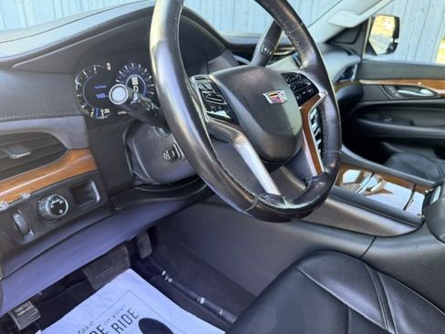 Used 2019 Cadillac Escalade ESV 2WD image 12