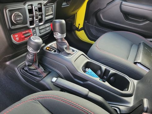 Used 2023 Jeep Wrangler Rubicon w/ Cold Weather Group image 30