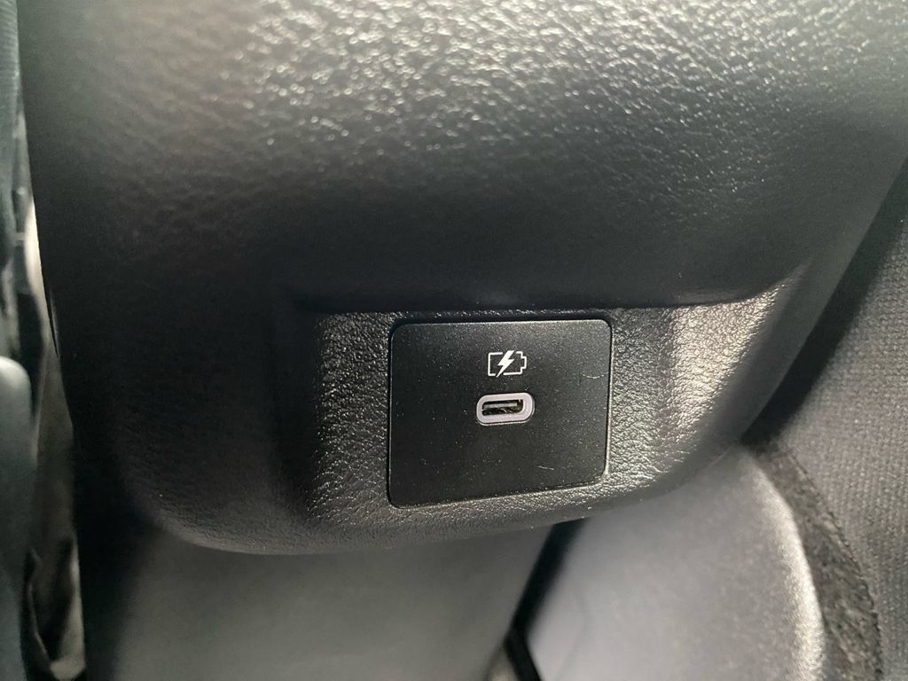 Used 2025 Nissan Versa SV FWD image 31