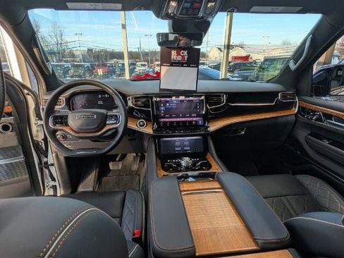 New 2025 Jeep Grand Wagoneer Series III w/ HD Trailer Tow Package AWD/4WD image 11