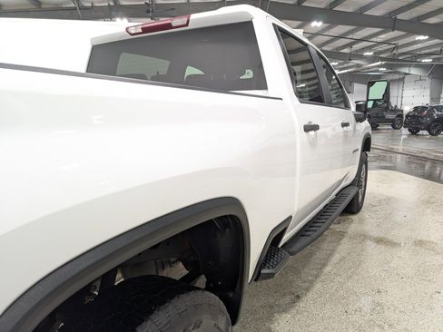 Used 2022 Chevrolet Silverado 2500 Custom image 3