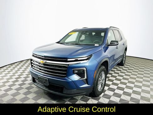 Used 2025 Chevrolet Traverse LT image 5