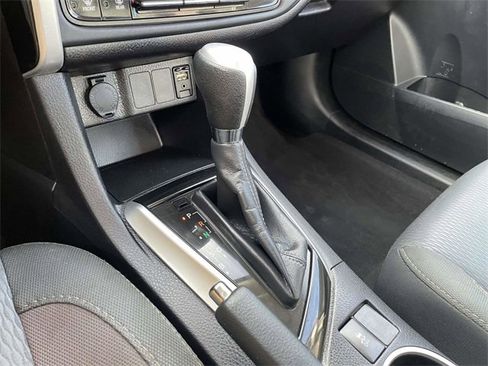 Used 2018 Toyota Corolla LE image 31