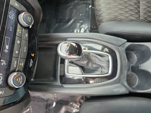 Used 2017 Nissan Rogue SV w/ SV Premium Package AWD/4WD image 22