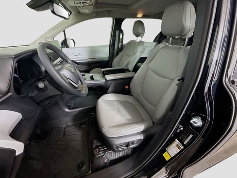 Certified 2025 Toyota Sienna XLE w/ XLE Plus Package image 14
