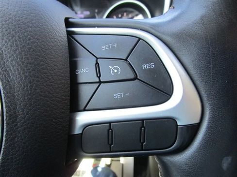 Used 2018 Jeep Compass Latitude AWD/4WD image 21