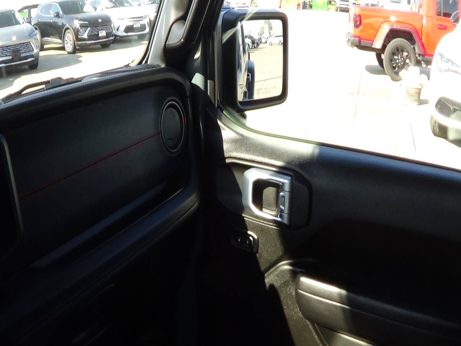 Used 2024 Jeep Gladiator Rubicon w/ Technology Group AWD/4WD image 27
