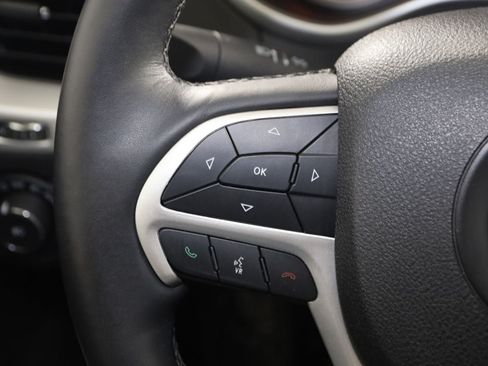 Used 2018 Jeep Cherokee Overland AWD/4WD image 31