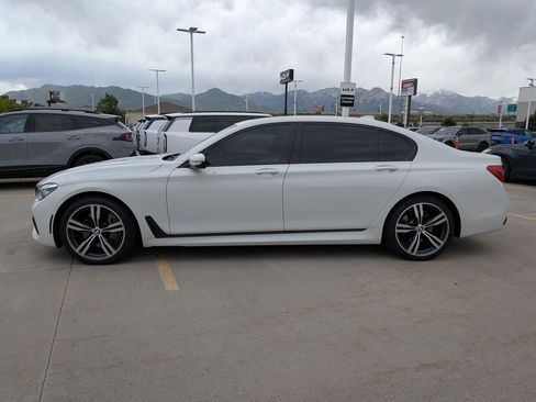 Used 2019 BMW 750i xDrive w/ Executive Package AWD/4WD image 2