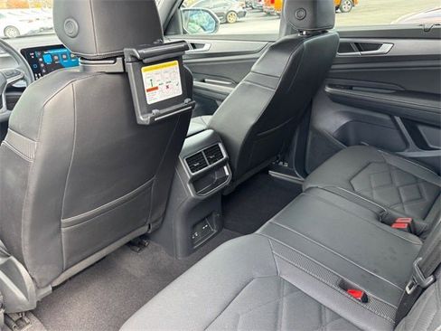 Used 2024 Volkswagen Atlas Cross Sport SE image 15