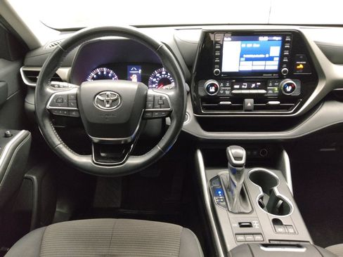Used 2021 Toyota Highlander LE AWD/4WD image 22