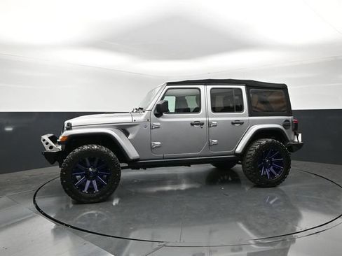 Used 2019 Jeep Wrangler Unlimited Sahara AWD/4WD image 3