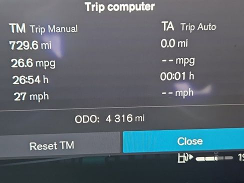 Used 2024 Volvo XC40 B5 Ultimate w/ Climate Package image 21