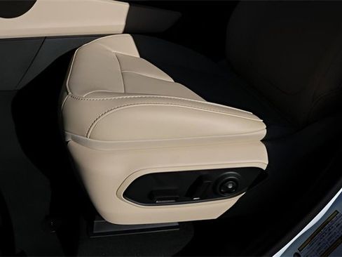 New 2025 Jeep Grand Cherokee Limited image 12