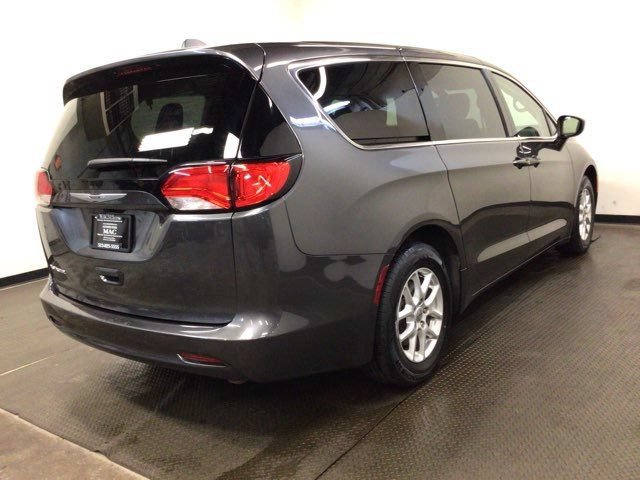 Used 2022 Chrysler Voyager LX FWD image 4