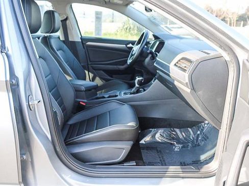 Used 2024 Volkswagen Jetta SE image 16