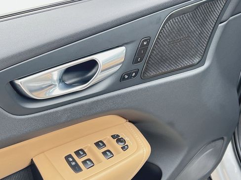 Certified 2023 Volvo XC60 B5 Ultimate image 15