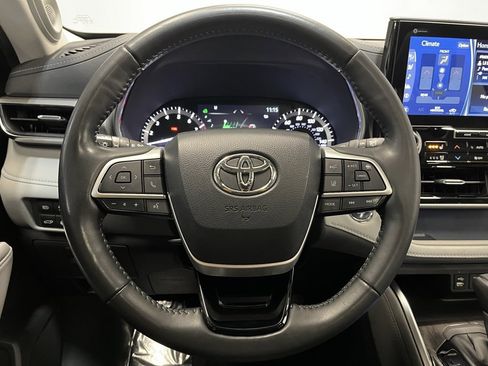 Used 2022 Toyota Highlander Platinum image 6