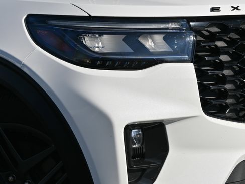 Used 2025 Ford Explorer ST-Line w/ Premium Package image 12