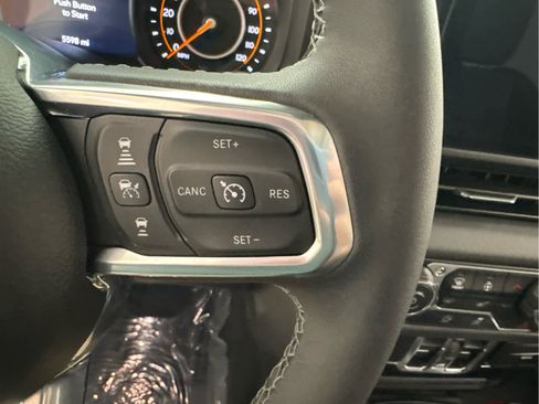 Used 2025 Jeep Wrangler Unlimited Sahara AWD/4WD image 15