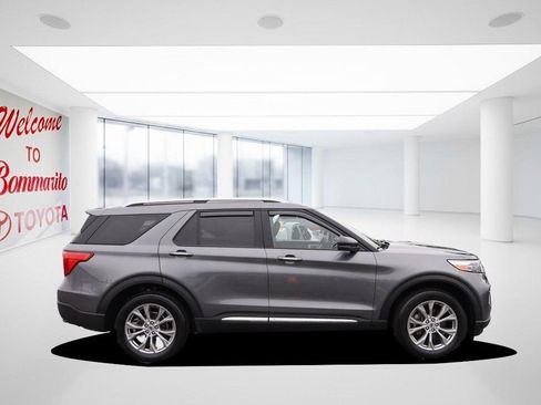Used 2022 Ford Explorer Limited w/ Equipment Group 301A AWD/4WD image 5